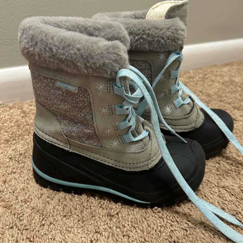 Girls snow boots size 1